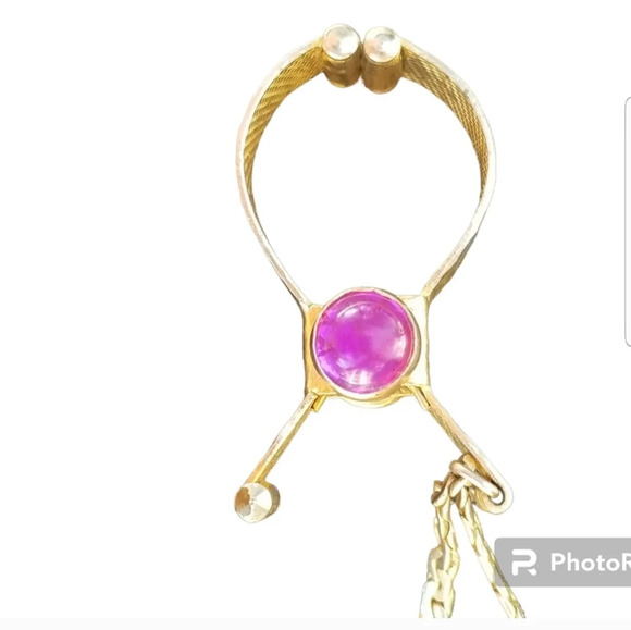 1950s VINTAGE GOLDTONE WITH PURPLE CABACHON JEWEL DETAIL GLOVE CLIP - Picture 2 of 5